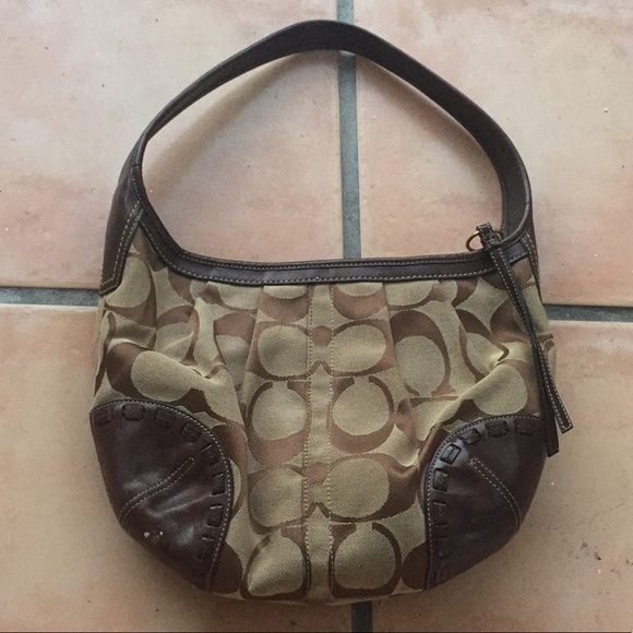 Coach Handbag. - Picture 2 of 6